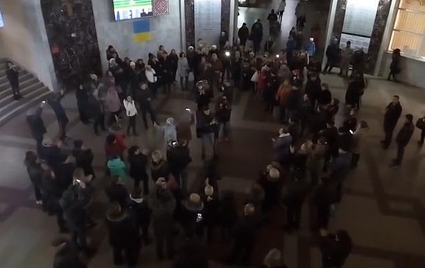 В Одессе участники флешмоба спели Смуглянку на железнодорожном вокзале