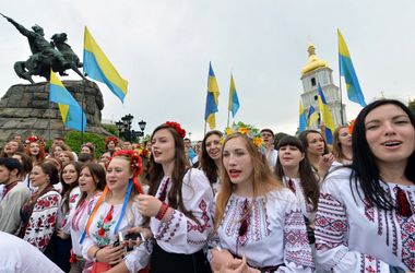 Киев сотрясает марш Революции