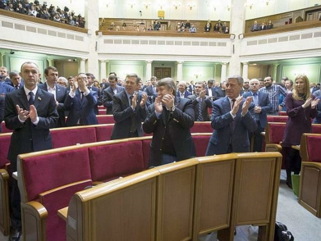 Украинские депутаты-миллионеры получают компенсацию на жилье