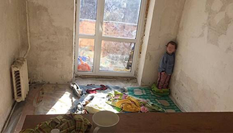 В Киеве нашли наркопритон с трехлетним ребенком в «вольере»