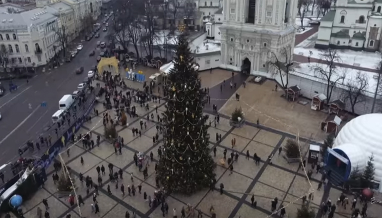 Главную елку Киева отсняли с квадрокоптера. Видео
