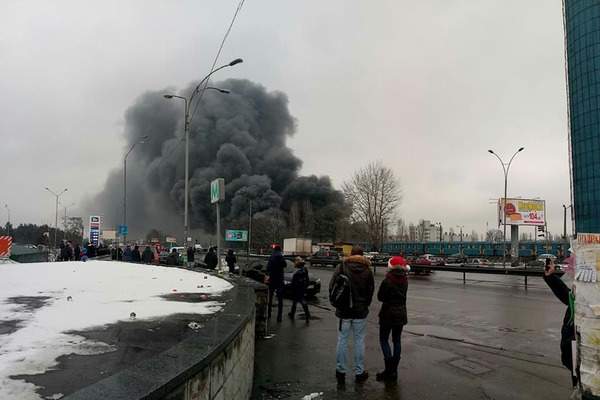 В сети появились подробности жуткого пожара на киевском рынке