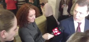Воевавшая в АТО гражданка РФ облила Ляшко томатным соком. Видео