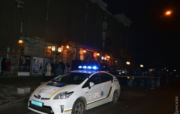 Активисты «заминировали» здание театра и сорвали концерт певицы из РФ. Фото