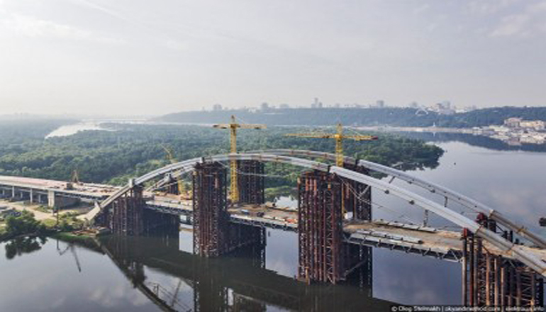 Стало известно, когда в Киеве откроют Подольско-Воскресенский мост