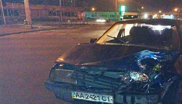 В Киеве автомобиль военных попал в ДТП