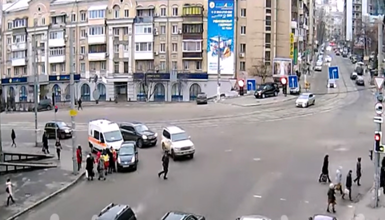 В Киеве женщина-водитель въехала в толпу пешеходов
