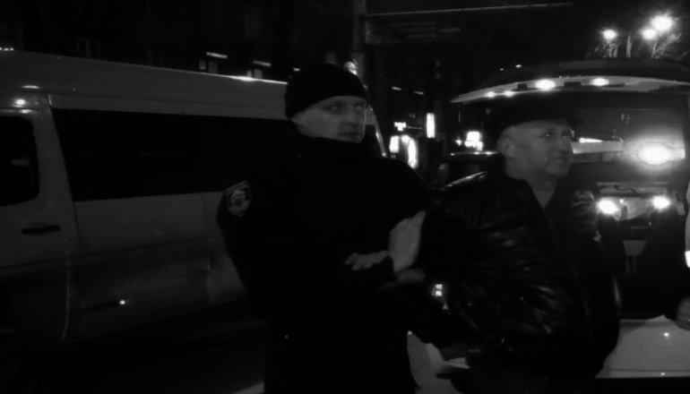 В Запорожье пьяный подполковник полиции попал в ДТП и «качал права»