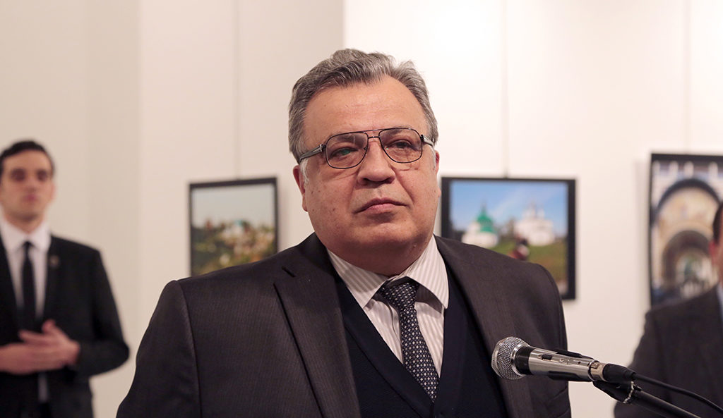 Посол РФ в Турции скончался от полученных на фотовыставке ранений. Фото