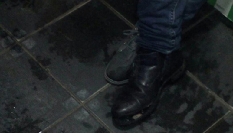 В Одессе иностранец в одном сапоге украл у продавца кроссовки
