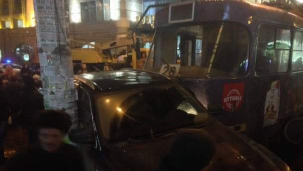 Масштабное ДТП в Одессе: трамвай сошел с рельсов, разбиты пять авто