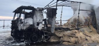 В Закарпатье почти полностью сгорел российский грузовик. Фото