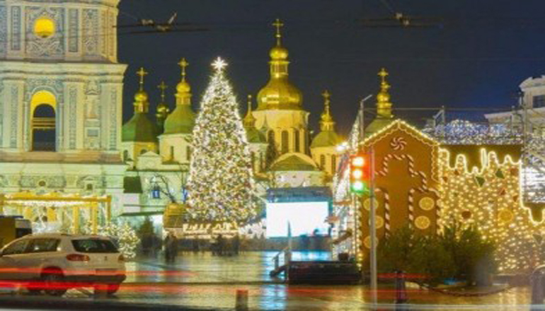 Киевляне распилят главную елку страны на сувениры