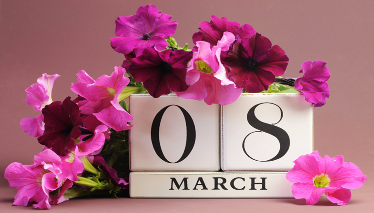 Петиция: Порошенко призывают сохранить для женщин праздник 8 марта