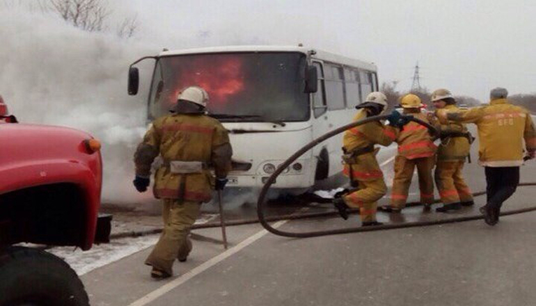 Фотофакт: В Запорожской области загорелся пассажирский «Богдан»