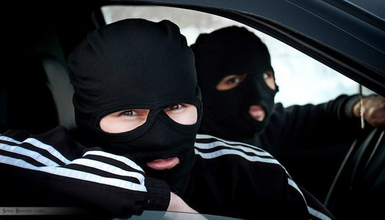Бандитизм в Днепре: неизвестные люди в масках пугают горожан