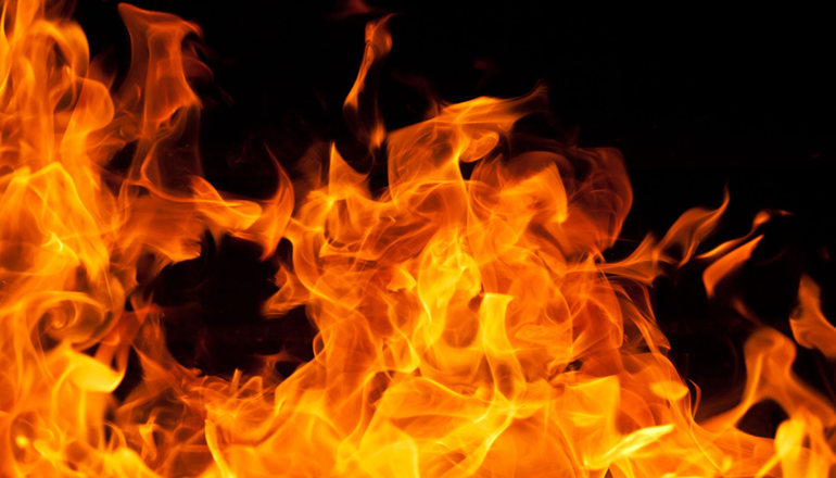 В Донецкой области на пожаре погибла женщина, малыш получил ожоги