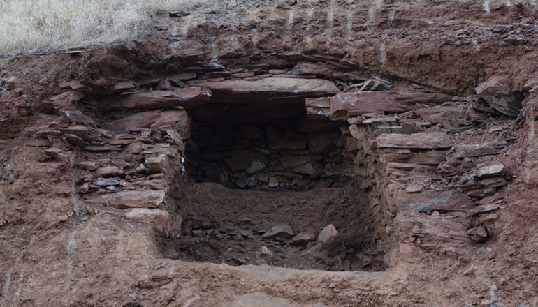 В Ираке археологи нашли шесть скелетов в 2400-летней гробнице