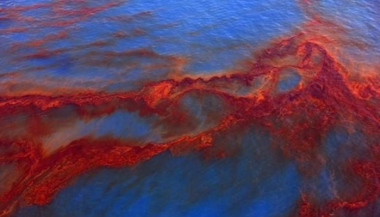 Масштабный пожар: у берегов Луизианы горит нефтедобывающая платформа