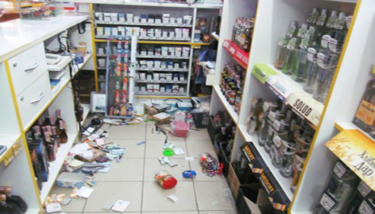 В Хмельницкой области женщина устроила погром в магазине