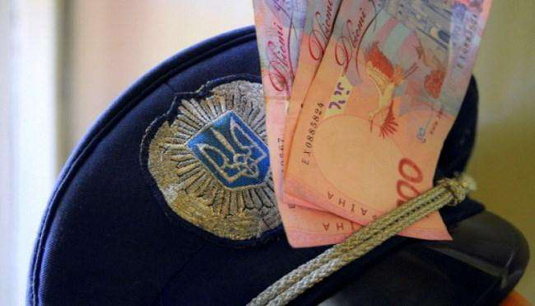 Киевские полицейские-взяточники присвоили более 10 млн грн