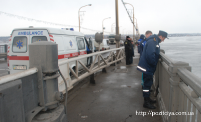 Очередной суицид в Запорожье: мужчина спрыгнул с арочного моста через Днепр