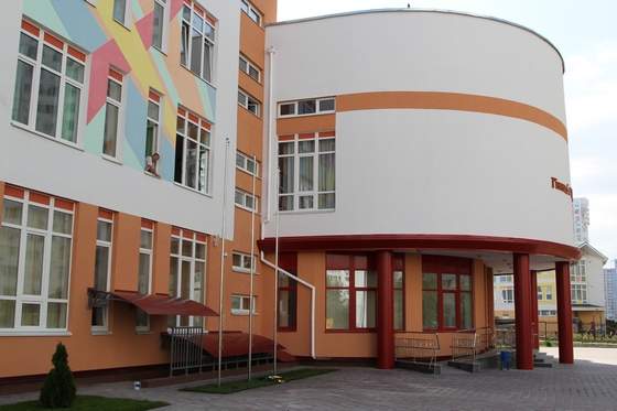 В киевской гимназии разразился жуткий скандал из-за растраты детских денег