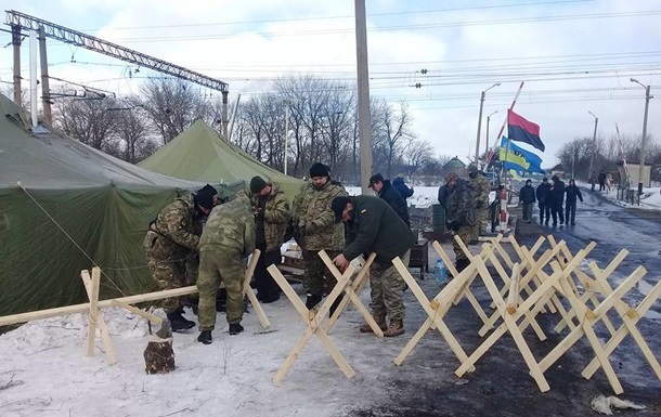По направлению Донецк-Мариуполь устроили блокаду