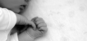 В Краматорске отец обвиняет врачей в смерти новорожденной дочки