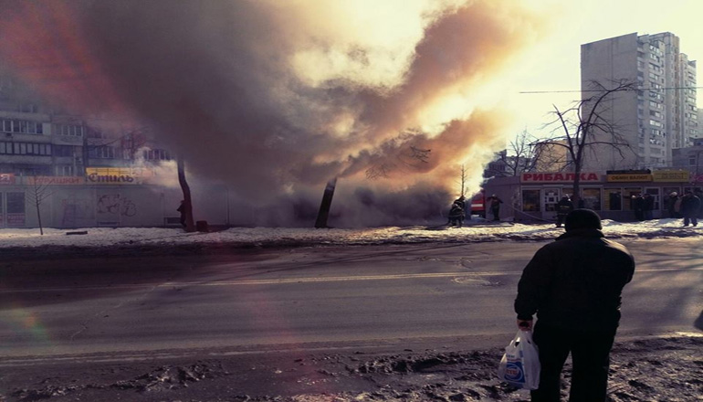 Фотофакт: В Киеве произошел масштабный пожар в киосках