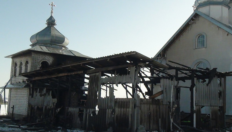 Фотофакт: На Прикарпатье горела церковь