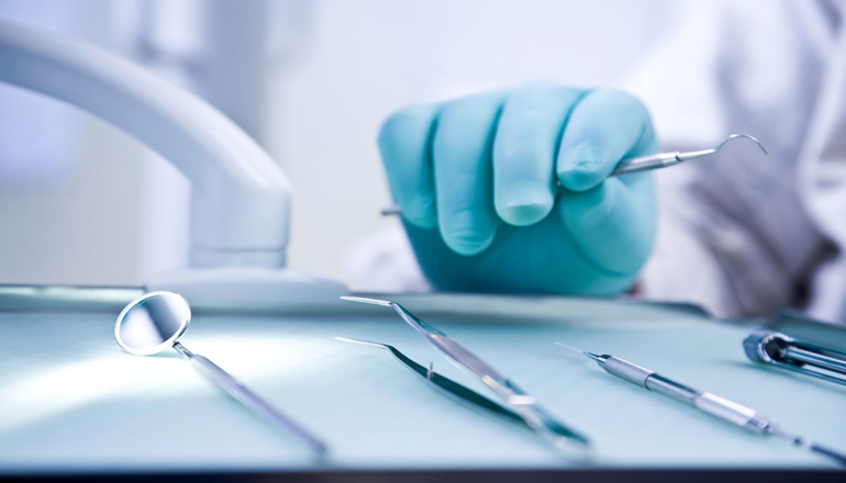 На Киевщине стоматолог-хирург сломала челюсть пациенту