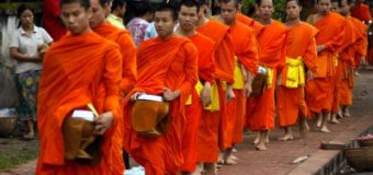 В Тайланде камера наблюдения сняла, как буддийский монах украл iPhone. Видео