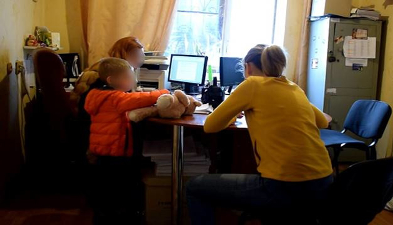 В Киеве мать избила приемную 4-летнюю дочь до потери сознания