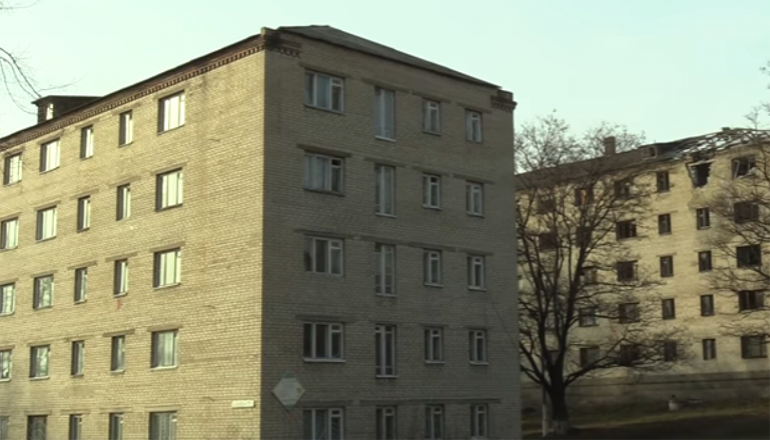 В Славянске переселенцы вынуждены сами решать жилищные проблемы. Видео