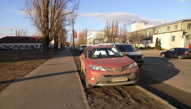 Киевский «баран» на авто взбесил Сеть