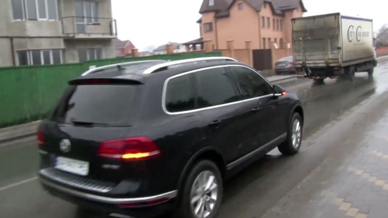 Журналисты показали дорогой особняк и люкс авто зама главы СБУ. Видео