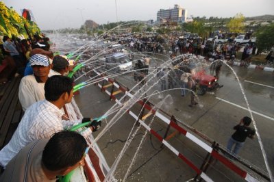 Во время водного фестиваля в Мьянме погибло около 300 человек