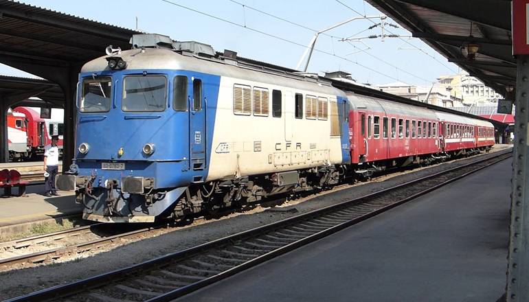 Грузовой поезд сошел с рельсов в Румынии