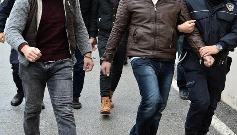 В Турции силовики массово задерживают людей