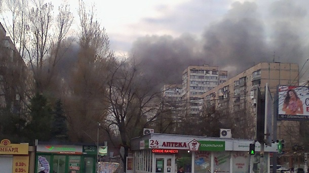 В Одессе возник масштабный пожар на рынке. Видео