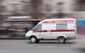 Во Львове карета «скорой помощи» наехала на сбитого другим авто подростка. Фото