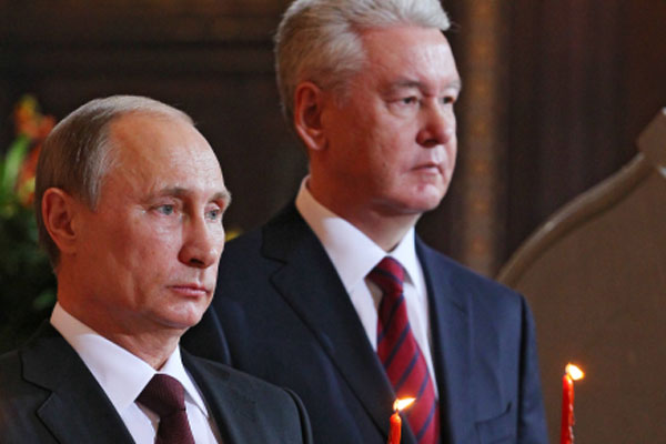 Россияне удивлены парой Путина на пасхальном богослужении. Видео