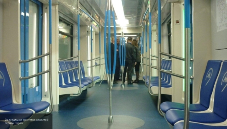 В поезде Московского метрополитена нашли странный предмет