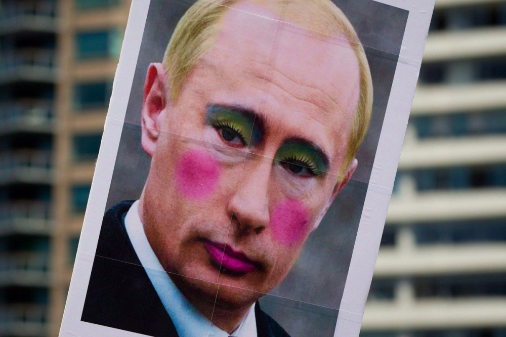 В России запретили показывать Путина с макияжем