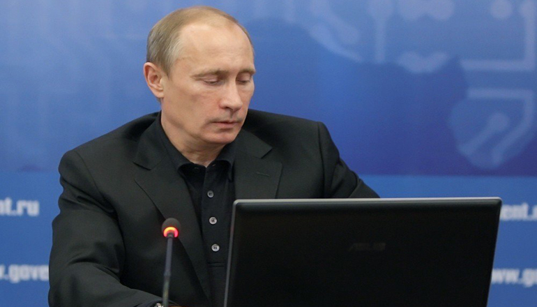 Путин поручил проверить безопасность интернета