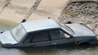 Страшная находка: в Мелитополе извлекли трупы из затонувшего авто