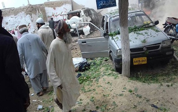 Трагедия в Пакистане: взорвали кортеж политика, 25 погибших. Видео
