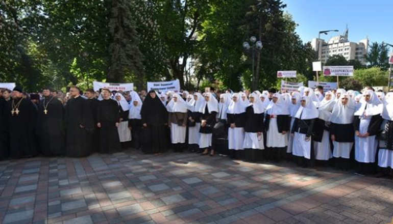 Из-за «церковных законов» Ватикан вызвал украинского посла