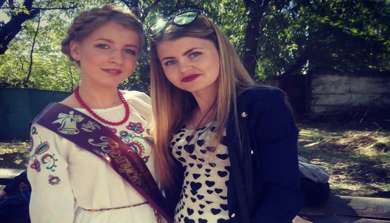 В Крыму смелая школьница пришла на выпускной в вышиванке. Фото